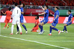 国足上次战新加坡6-1大胜：于大宝、郑龙双响，仅两人还在队中